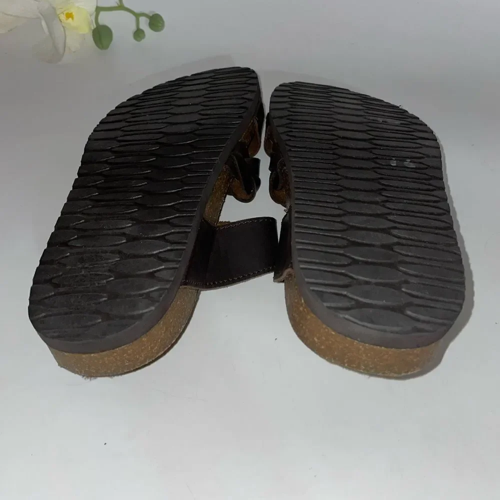 New Cliff by White Mountain Brown Sandals
